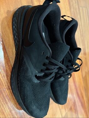 Nike Women’s Odyssey React 2 Flyknit running shoes size 9.5